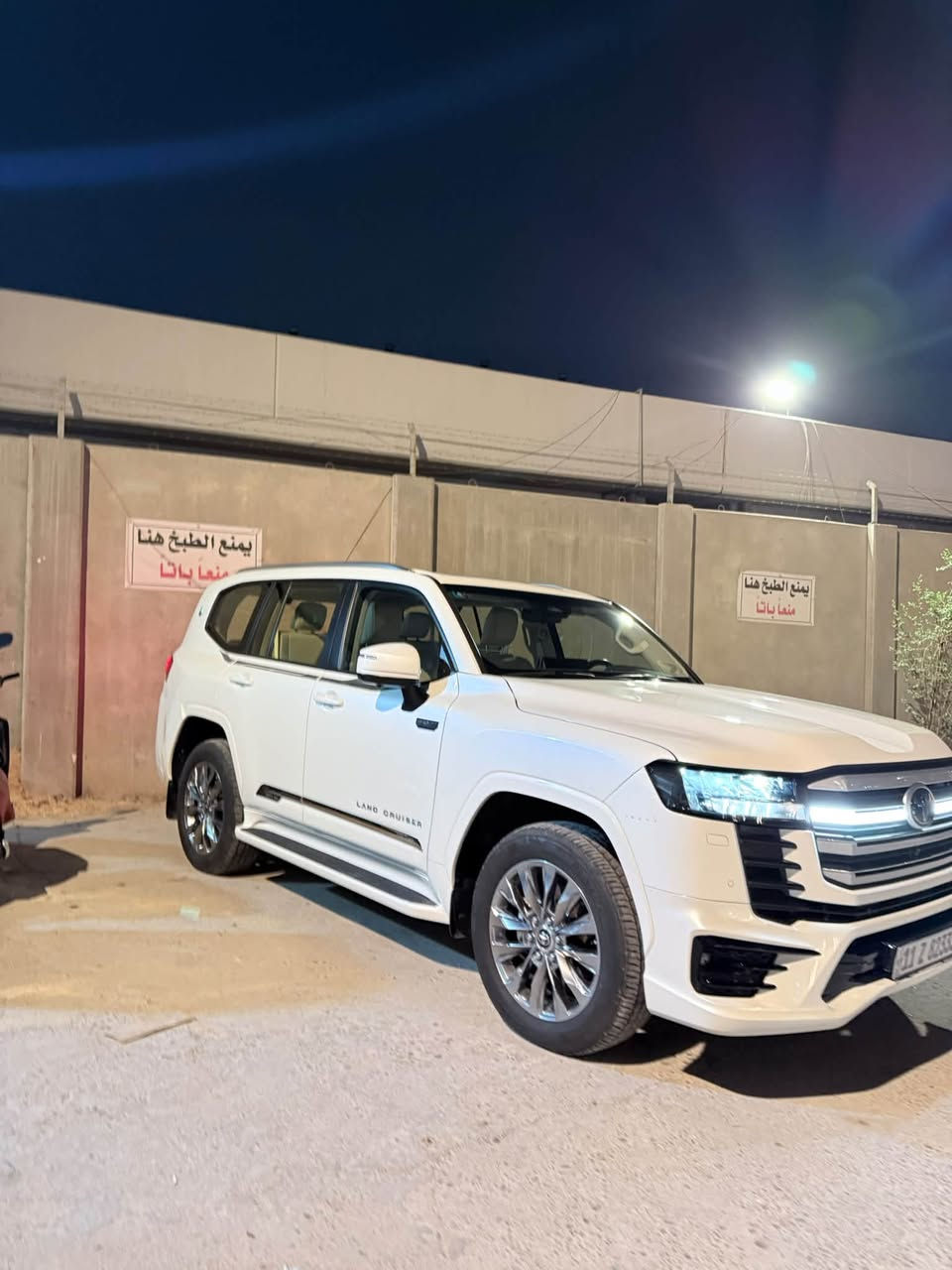 السلام عليكم
للبيع لاندكروز GXR limited 2025 
وكالة ساز بيها ضمان وعقد صيانة 
سته سلندر توين توربو 
خمس كامرات بيها 
المراية كامرة 
شاشات خلفية 
اضائة داخلية متغيرة عدت الوان بيها 
فول حساسات ورادارات امامي خلفي 
مثبت سرعة تفاعلي مع الرادار يشتغل 
لد امامي خلفي لايتات زنون 
داخل بيج مطعم بصاج 
سيارة جديدة اخت الزيرو ماشية ١٧ الف 
كلين تايتل بيها شخط خفيف بالدعامية 
رايدها ب ٩ دفاتر وبيها مجال للشراي 
سيارة مكانها ببغداد ***********
