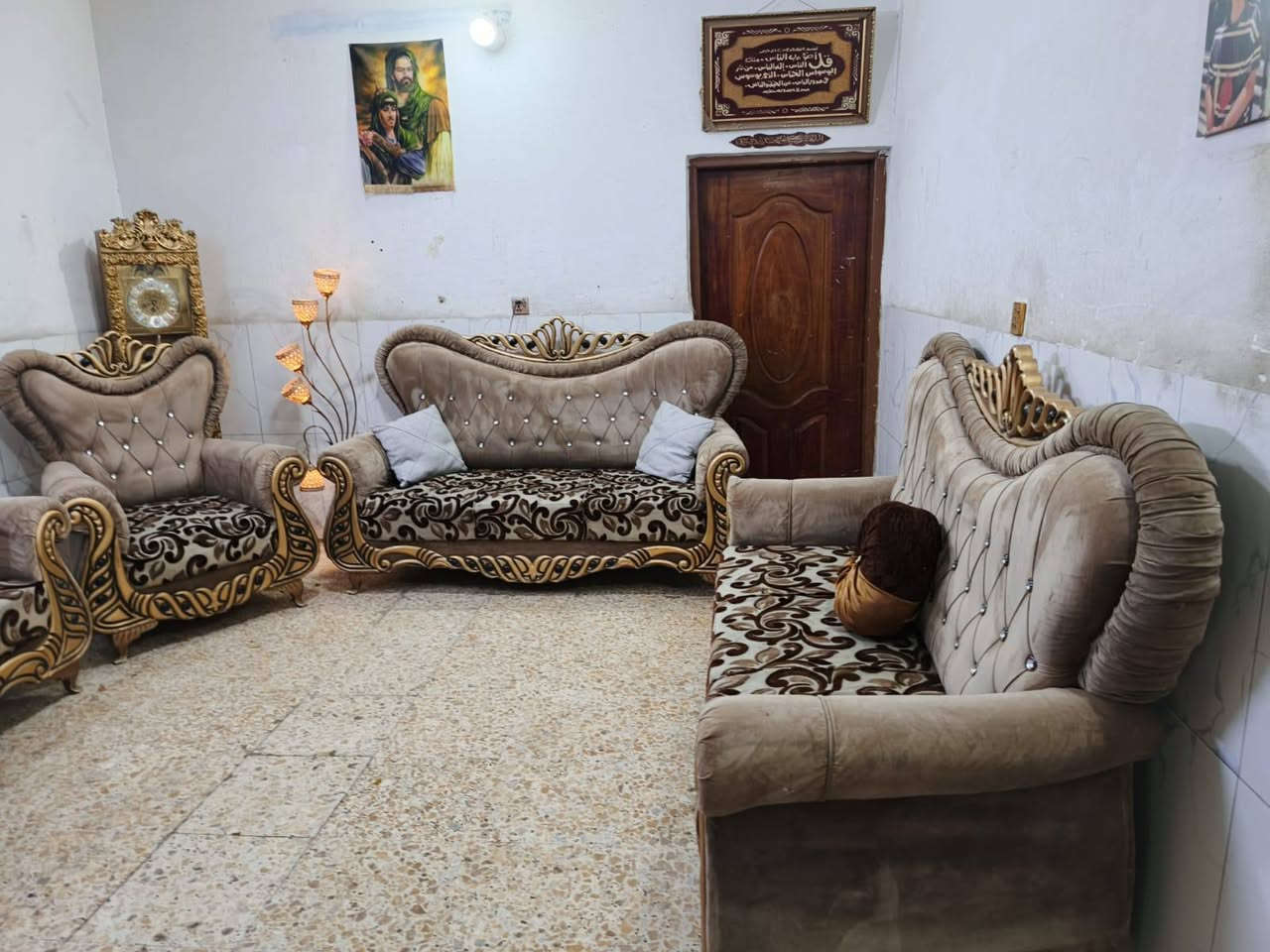 سلام عليكم عندي تخم  ملكي تكمه عشر مقاعد سعر 250 هذه رقمي *********** مكان المنصور الوشاش يوجد توصيل داخل بغداد بكروه مابي اي ضرر
@إشارة
