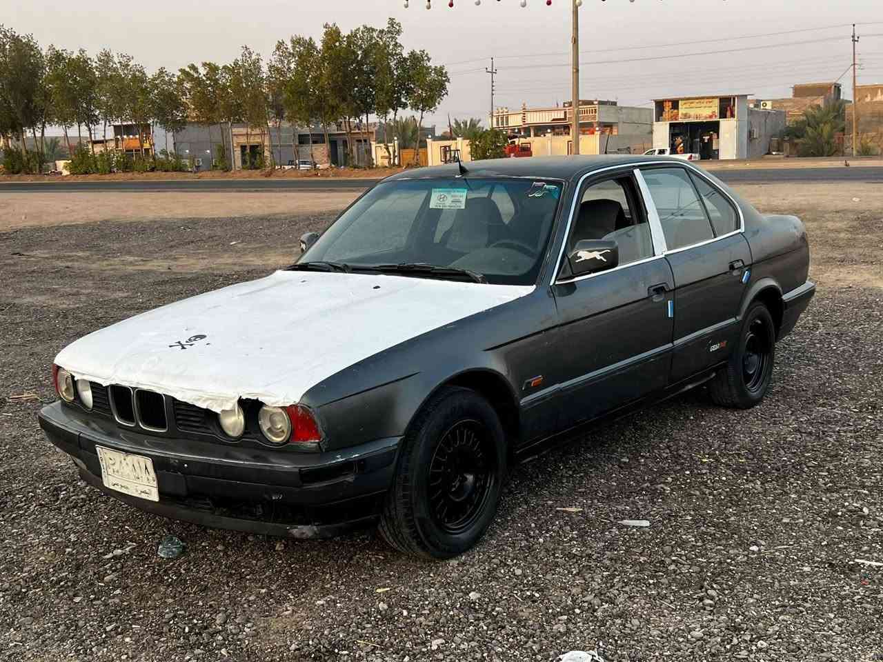 بي ام 525iالسياره مديل2000اصل شرط تحويل لو وكاله سنويه2027 رقم بصره مشروع وطني كير نضيف محرك نص عمر مفتوح حداده حلوه باور عاطل طخم تاير كهربايات شغاله السعر 26وبيها مجال قليل المكان بصره الدير***********
