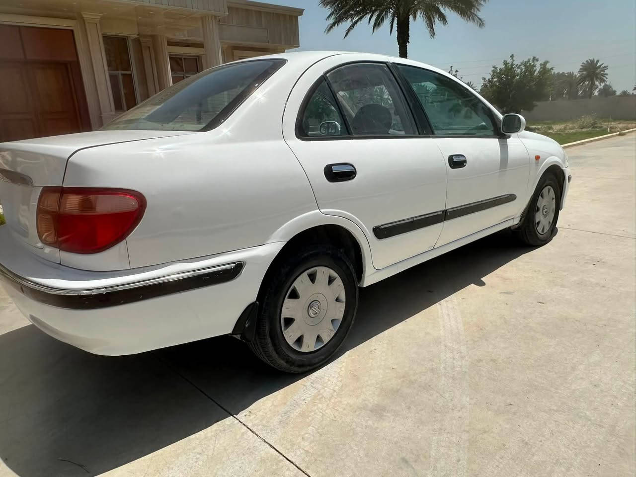 السلام عليكم للبيع نيسان سني موديل 2002ياباني اصليه كير عادي مصبوغه عام فقط تغير صنف قرار مرور  مكاني بل يوسفيه ***********ابو احمد@السعرب(68)وبيه مجال
