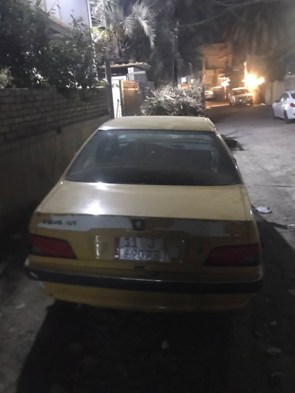 السلام عليكم بيجو 2015 سياره نضيفه ومكينتها ناعمه وكيرها ناعم  السياره تحتاج ترتيب ملاحضات بسيطه من الداخل مطلوب بيها  43 وبيها مجال بسيط للتواصل والأستفسار *********** مكانها بغداد الكريعات مطعم البلام
