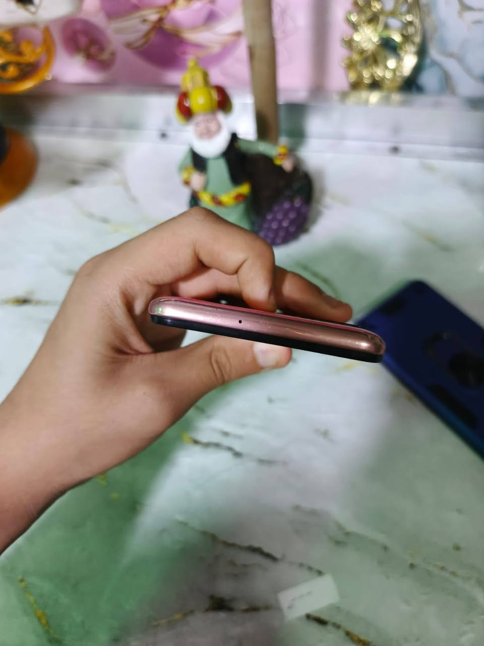 تخفيض تخفيض قوي
.

🔥📱 للبيع Samsung Galaxy A51 — 6/128GB 📱🔥

📌 الرام: 6GB
📌 الذاكرة: 128GB
📌 المعالج: Exynos 9611 ثماني النواة
📌 الكاميرات: خلفية رباعية 48MP + 12MP + 5MP + 5MP
📌 السيلفي: 32MP
📌 البطارية: 4000mAh مع شحن سريع 15W
📌 USB Type-C
📌 بصمة بالوجه
📌 يدعم شريحتين + MicroSD

⚠️ حالة الجهاز:
الشاشة مستبدلة وبيها 3 شعرات، واللمس شغال.
🔍 ضمان فحص بباب البيت فقط 

📍 بغداد – حي العامل
🚫 ماكو توصيل

💰 السعر: ٧٠  الف بيه مجال

رقم 
***********
