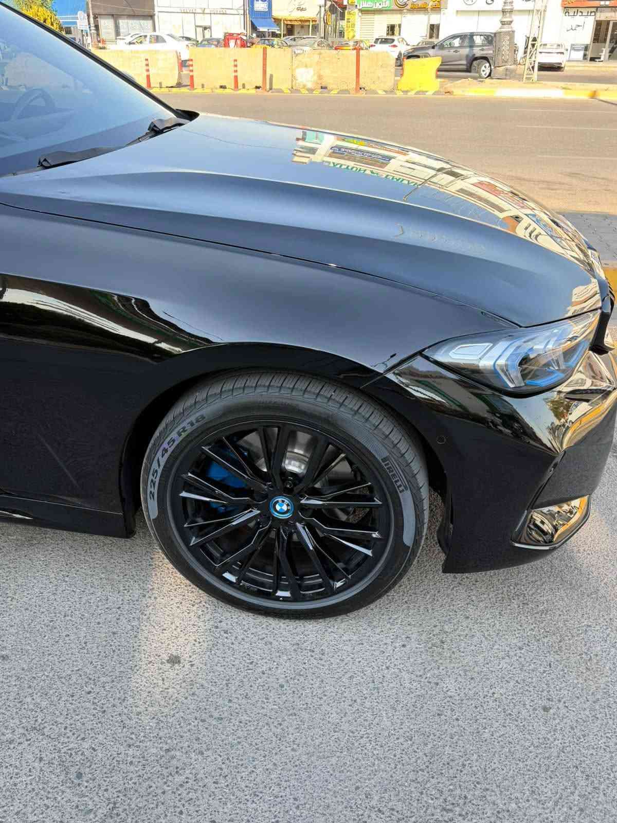 بي ام دبليو 330e • ٢٠٢٤ • هايبرد