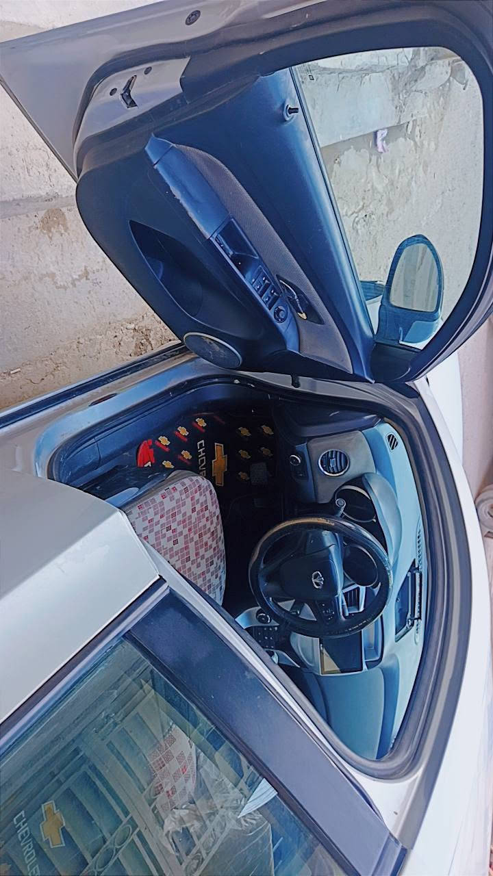 سلام عليكم سيارة البيع 
سيارة جاهزة من كلشي وخير من الله
سعرها 45 وبيها مجال حك جيه
***********

