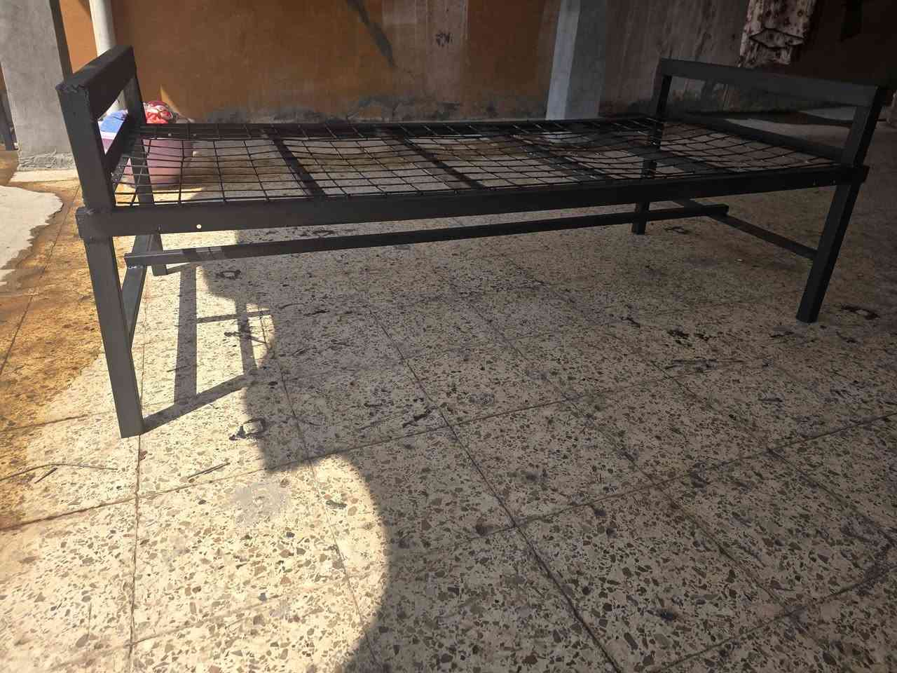 جربايه نفر تكمه جديده تخبل تتحمل وزن ٥٠٠ لاستفسار او الاتصال ع رقم ***********السعر ٤٠
