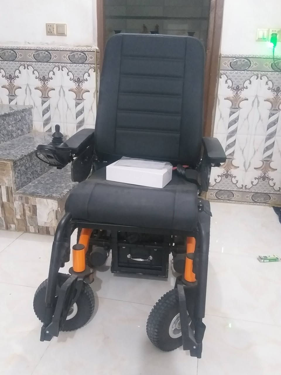 السلام عليكم عربانة شحن جديدة غير مستخدمة للبيع ٥٠٠ وبيها مجال الشراي يتصل على الرقم ***********
