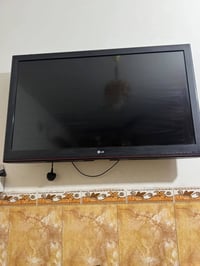 شاشة LG • ٤٢ بوصة • نظيفة جداً