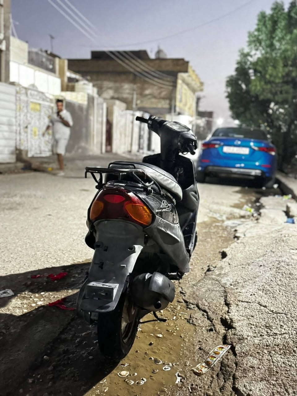 سلام عليكم دراجه نوعهه بيجي9زروف نص هندر والسلف بس شحن باتري  مكفوله كله شغاله بس الايت الكدام محترك صاله فتره طالعه من الوكيل وتركتهه السعره 400وبيهه مجال الرقم ***********
