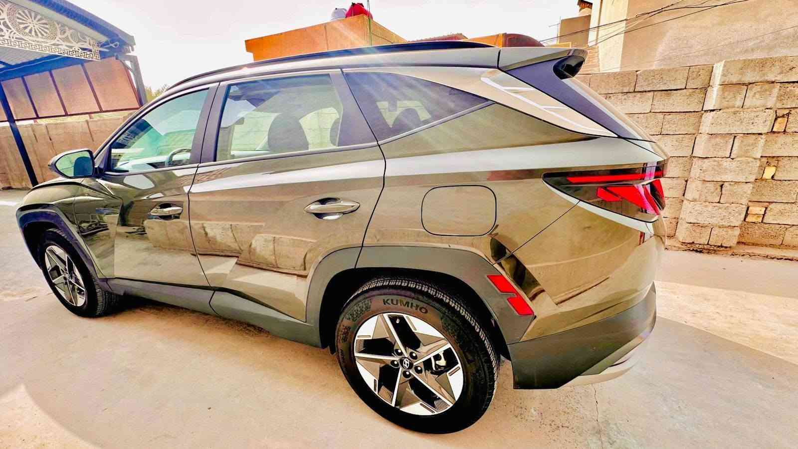 توسان امريكي موديل 2025 ماشية 21 فقط محرك 2500 لون زيتوني مواصفات محرك 2500 تبريد قطعتين رادارات امامية وخلفية وجانبية مانع انزلاق تحديد مسار تشغيل بصمة ابواب بصمة ترحيب تشغيل عن بعد شاشة كار بلي شاشه متصلة تدفئة كشنات انظمة قيادة اتو هولد قيادة ذاتية صندوق كهرباء كشن كهرباء فول عدا الفتحة رقم بغداد الوزيرية هاتف *********** دكتور انس السعر 192 بيه مجال بسيط

