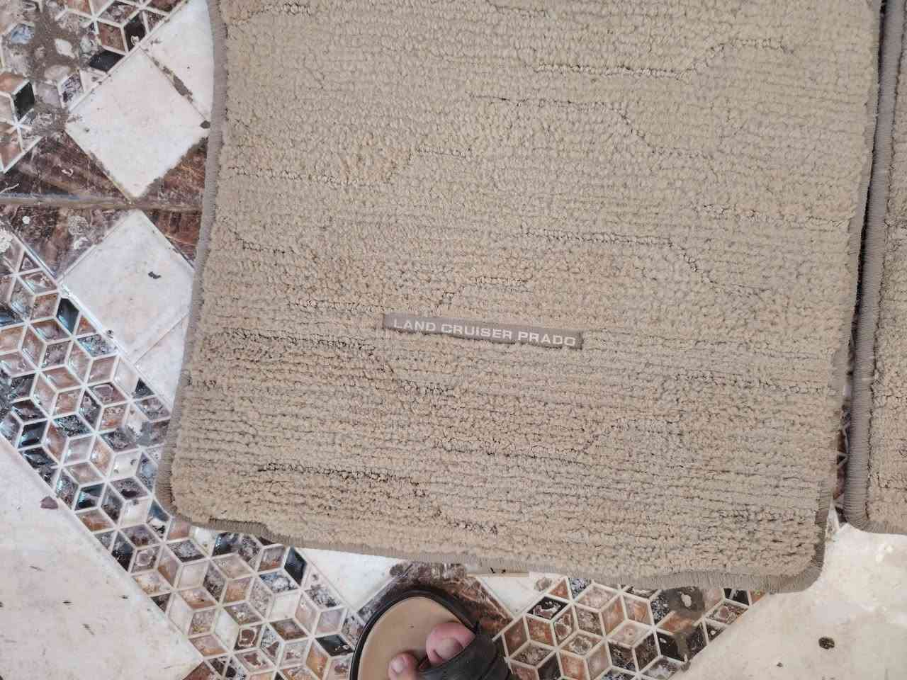 السلام عليكم ارضيات برادو نظيفات جدا قيم واخذهن***********
