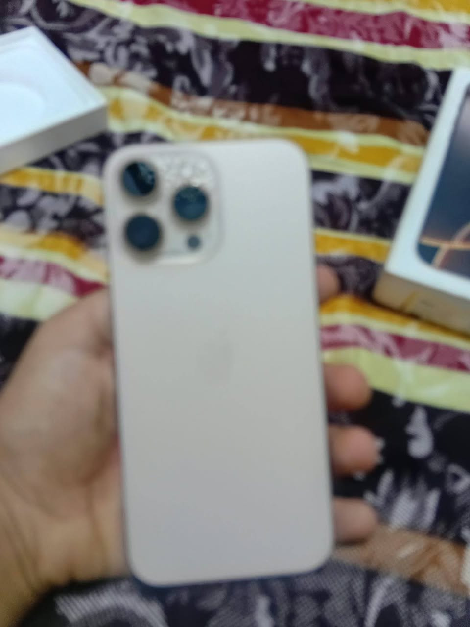 سلام عليكم ايفون 16 برو ماكس شرق اوسط ماستر بس امبدل شاشه نوعية زينه ملحقات كامله بطاريه 94 سعره 900 وبيه مجال مكان بغداد الحريه الرقم *********** بيه واتساب
