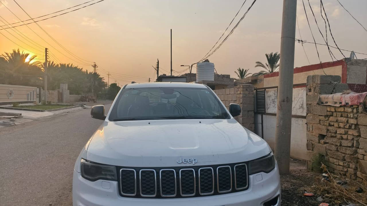 سلام عليكم جيب كراند شيروكي 2019 خليجي مكفول
بصمه 
فتحة سقف
كامره دواره
3600 محرك
باسمي تحويل ثاني يوم
اتصل ***********
