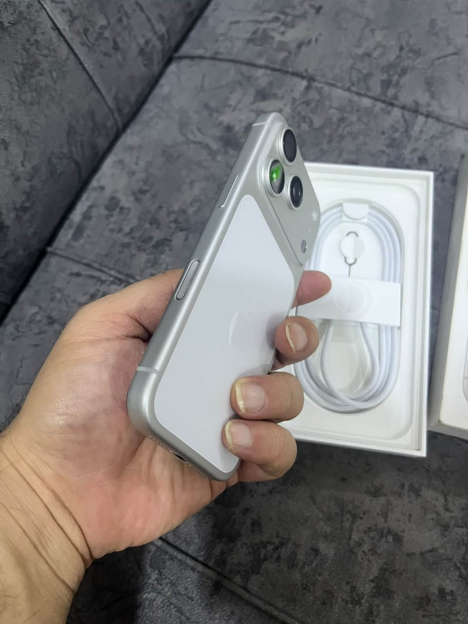 ايفون 17 برو فقط سلفر نضافه 100
ذاكره 256 بطاريه 94 ميحتاج اشرح عليه 
17 برو معروف 
جهاز مبدل فقط شاشه كله بلادي فقط شاشه سلسه وحلوه مبدله يعني متشمر ولا تعلك سريعه وحلوه 
شرق اوسط داخل الضمان شريحه فعليه بلعافيه علياخذه سعره كلش مناسب مليون 175 من الاخير قفل 
غير هلسعر ميرهم عتذر 
بغداد الدوره وصوره وتفاصيله كلهن بلمنشور

نص مكتوب في الصور:
- ۹:۱۲ القطع والخدمة تجمع Apple سجل تاريخ القطع والخدمة، وهذا السجل يعرض معلومات عن هذا الـ iPhone وحالته وتفاصيل إصلاحه معرفة المزيد... سجل تاريخ الخدمة الشاشة غير معروف لقد قامت Apple بتحديث معلومات الجهاز لهذا الـ iPhone.
