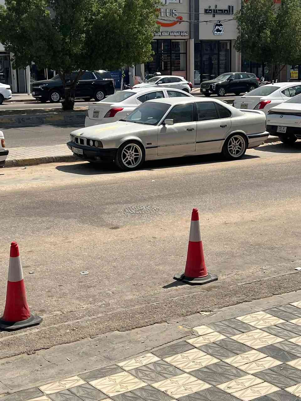 سلام عليكم
525 اصل
رقم سليمانية الجديد
موديل 91
مكينة جديدة 25 عدله 
گير اوتو جديد 
حدادية جديدة 
ويل m حجم 18
تبريد ثلج 
السيارة جاهزة عايزه بس صبغه مجهزه للصبغ 
اريد مراوس بگير عادي 
مكاني نجف 
رقم الهاتف ***********
