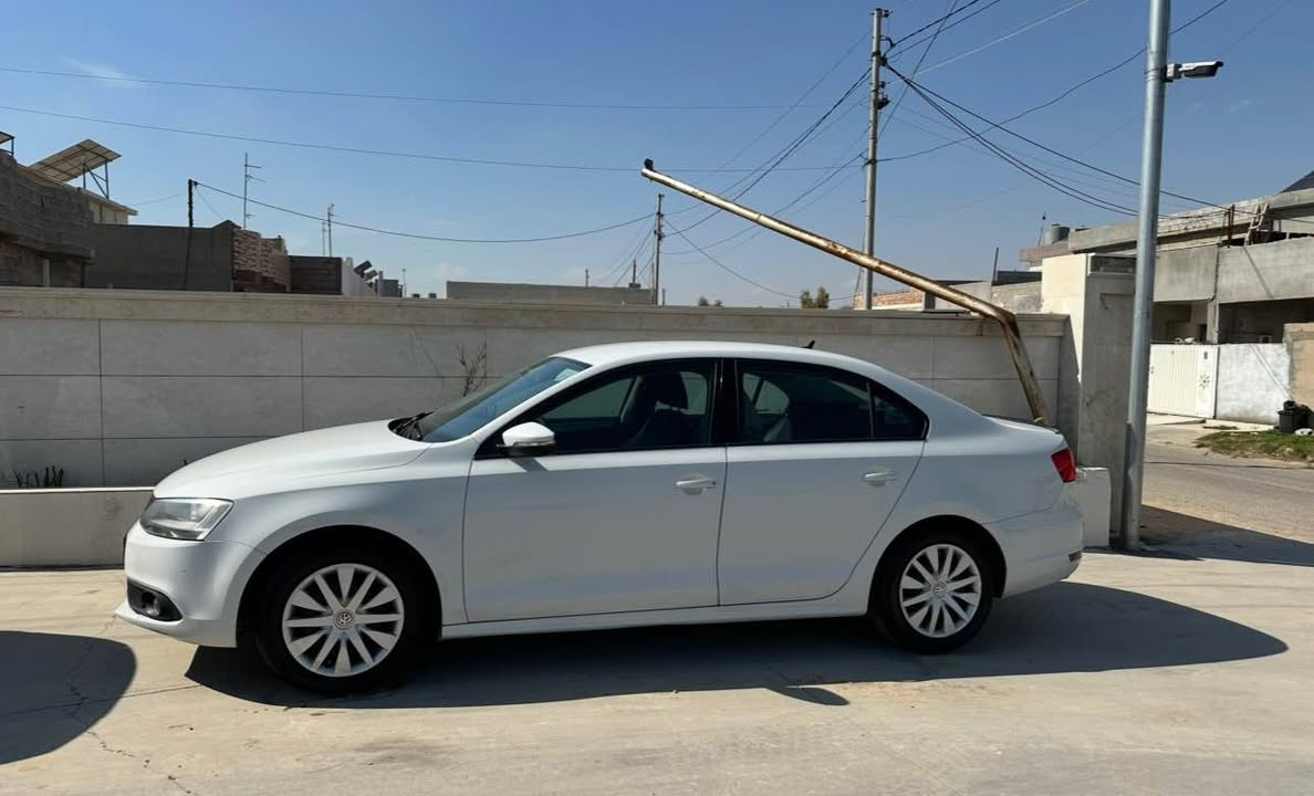 جيتا ٢٠١٥ مةكينة ٢٠ خليجي ٢٠٠ هةزاري حةقيقي روشتوة سالو نيويكة لاي خومة بةناوي خومة هةزة سةنةوي رةقةم هةمو شتي نويية  ناو رةشة ٣ گيرة تحديد سورعةية شاشةو كاميرةو حةساسة گاعي شةريكةي تيدا ماوة يةك بارجة پةمپة بة بي دةعمو ليدران يةك پةرةشوتي نةتةقيوة هةمو شتي بيلادية
شوين هةولير
سعر ١٠٨
*********** أربيل, العراق

