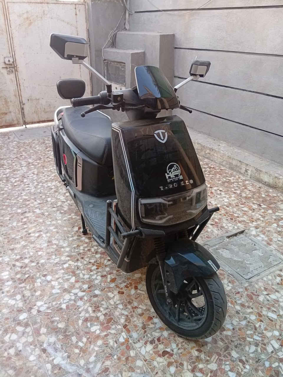 دراجه شحن لون اسود نضيفه جدا  سعرها 900 بغداد  ***********
