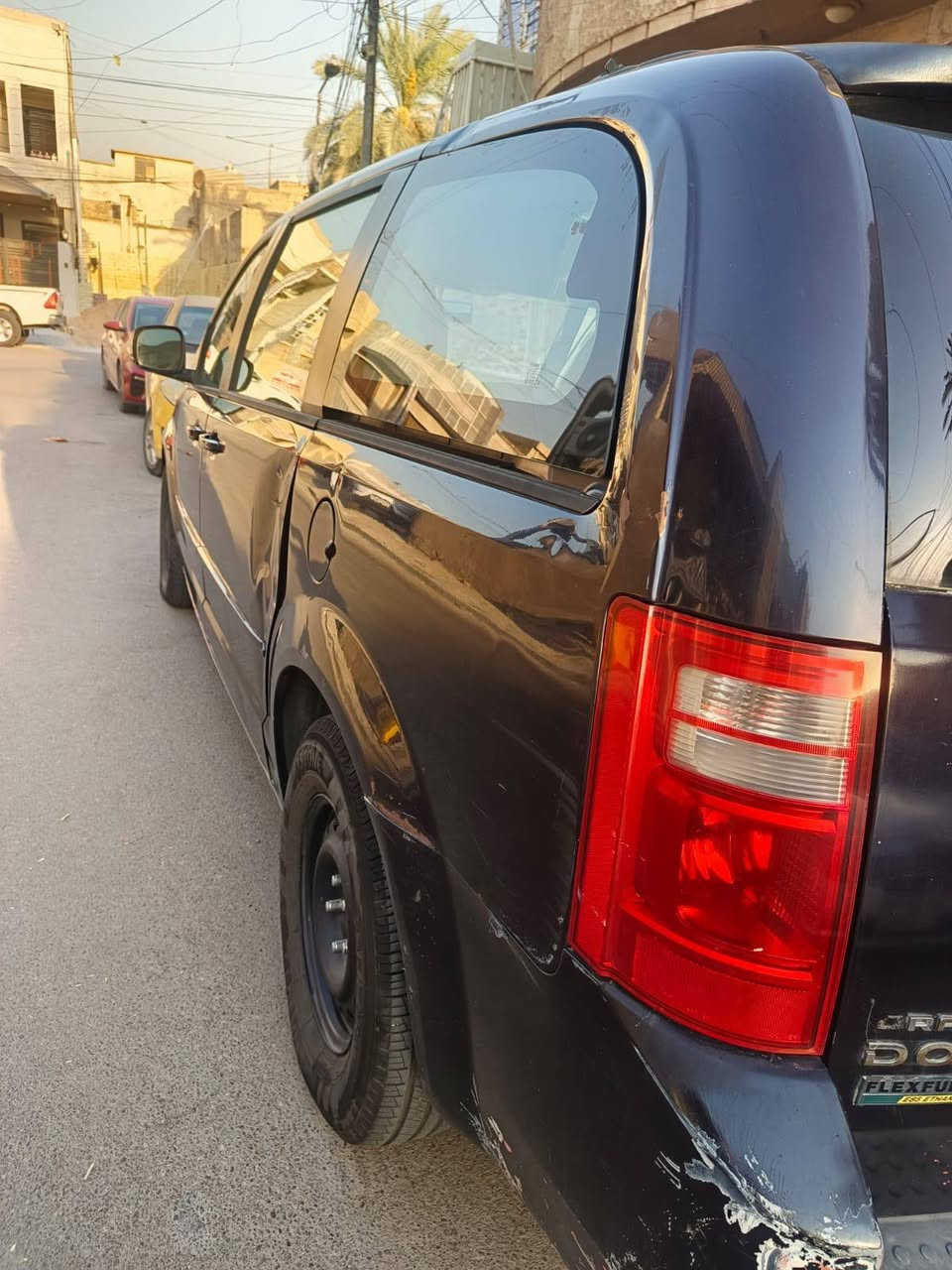 مرحبا للبيع دوج كرفان se موديل ٢٠١٠ تفيد الي يشتغل بيها خطوط طلاب واسعه جداا السياره موجودة في بغداد السعر ١٦ مليون ونص 
***********

