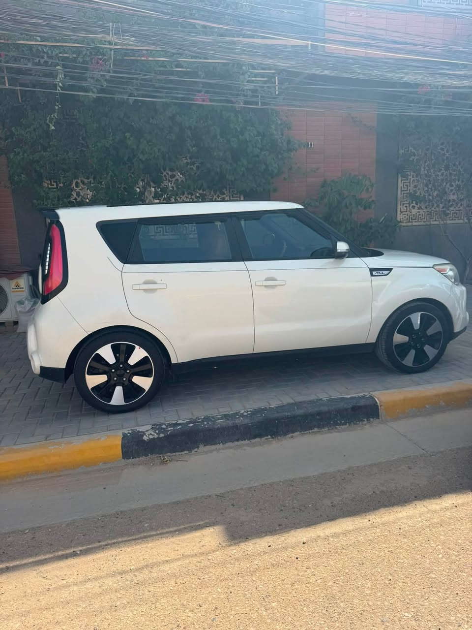 صول ٢٠١٥
حادث شبر بالجنطه وربع الجاملغ الخلفي بدوون ايرباك
فول مواصفات ماعدا البصمه
محرك ٢٠٠٠
بنوراما
جلد جوزي بلادي
اناره داخليه تتغير الوان بلادي
شاشه كبيره 
لد امامي وخلفي
مكان السياره كربلاء وتحويل مباشر
السعر ١١٥$ وبيها مجال
***********
