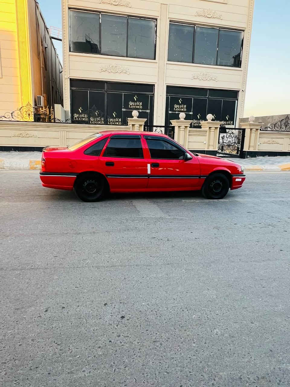 السلام عليكم 

اوبل فكترا موديل محدث 1993 صبغ عام جماليه بدون ضرر 
رقم وهزه جديد بسمي صلاح الدين شرط التحويل
ثاني يوم مشروع وطني سنويه2031
محرك 1800 المرغوب شرط كير عادي
صدر امامي خلفي جديد تخم تاير
غرفت السياره كله جديده. داخل بلادي 
محرك / صدر / تخم تاير / كهربائيات كله شغاله / 
السياره جاهزها من كل النواحي متصرف عليه ألف
السياره بدون ضرر
مكان السياره تكريت القادسيه  السعر35 وبيها مجال 

‭***********‬

‭***********‬

