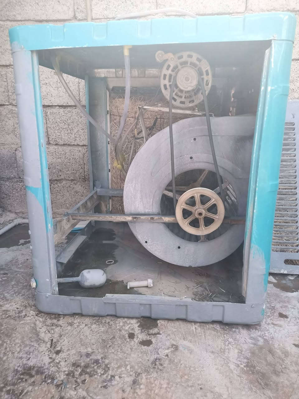 مبرده للبيع شرط الشغل والبروده
صلاح الدين قرب الساتر 
هاتف ***********
