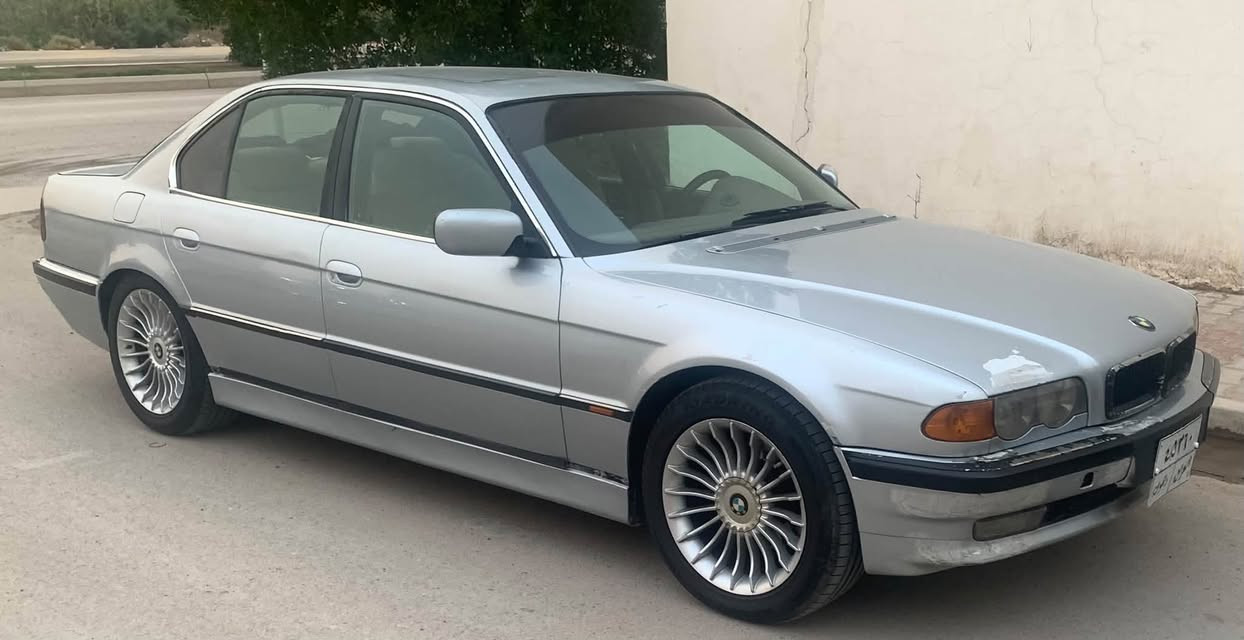 بي ام E38 • موديل ٩٥ • ضربة خلفية