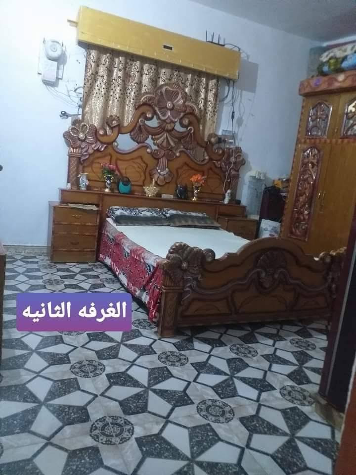 بيت للايجار او البيع في حي الجوادين النزله الثالثه خلف ملاعب صيوان مباشرتاً على شارعين رئيسيات وبيت نضيف مساحته 280م غرفتين وصاله وديوانيه وحديقه ومطبخ وصحيات وبصفه قطعه مساحتها   440م
للبيع او الايجار
سعر الايجار 250 
سعر بيع البيت 43 بي مجال 
سعر القطعه 27 بيها مجال 
البيت والقطعه زراعي
بيت للايجار او البيع في حي الجوادين النزله الثالثه خلف ملاعب صيوان مباشرتاً على شارعين رئيسيات وبيت نضيف مساحته 280م غرفتين وصاله وديوانيه وحديقه ومطبخ وصحيات وبصفه قطعه مساحتها   440م

بيت للايجار او البيع في حي الجوادين النزله الثالثه خلف ملاعب صيوان مباشرتاً على شارعين رئيسيات وبيت نضيف مساحته 280م غرفتين وصاله وديوانيه وحديقه ومطبخ وصحيات وبصفه قطعه مساحتها   440م للاستفسار***********

نص مكتوب في الصور:
- مطبخ
- باب الصاله الخارج
- باب المطبخ
- الصاله
- صحيات داخليه
- سقف التواليت الخارجيه
- ديوانية
- مدخل الصيحات والمنور
- الغرفه الثانيه
- مدخل الصاله من باب المطبخ