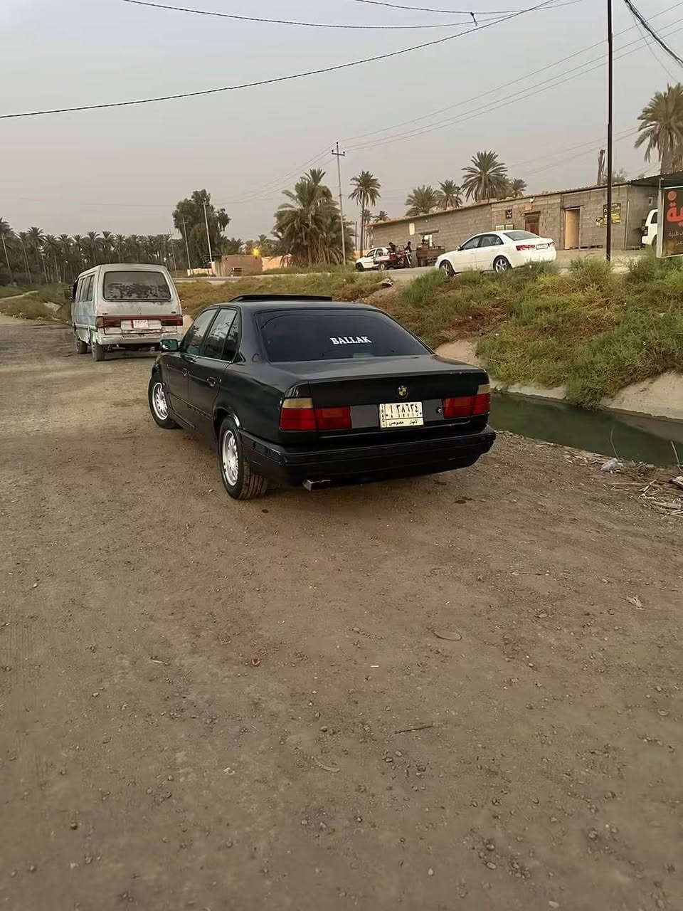 سلام عليكم عندي بي ام حجم 525 موديل 91          سيارة جاهزة سنوية ماساقطةالسعر 40 اوبيها مجال مكاني كربلاء طويريج رقمي ***********
