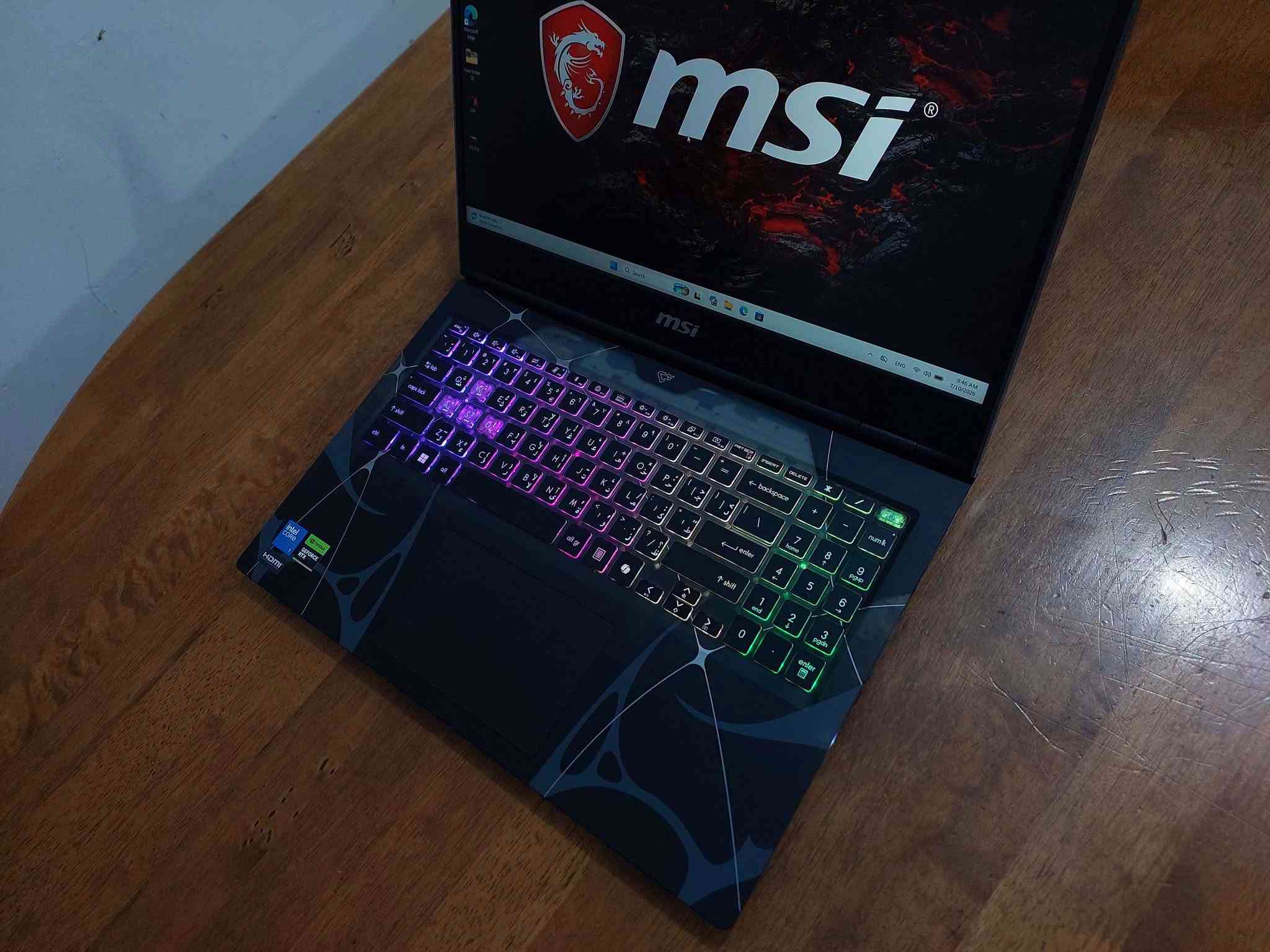 السلام عليكم ..........اللابتوب جديد بالكارتون ماركة MSI ...........معالج كور اي 7 جيل  13 فئة معالج H.......كرت شاشة خارجي RTX5050 حجم 8 كيكا منفصل...........    ورام نوع DDR5  حجم 16......  وشاشة حجم 15.6 144 فريم ...ب 900$...للاستفسار الاتصال     *********** (واتس)

