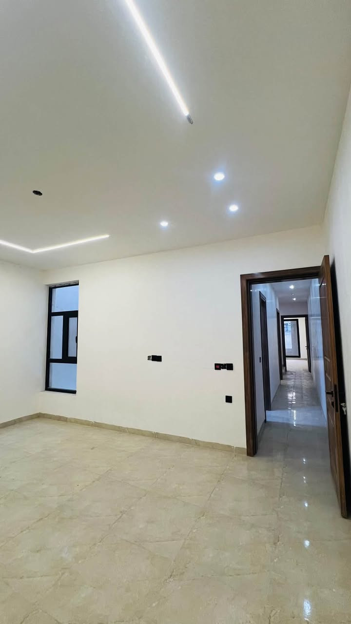 دار للبيع مساحة ١٠٨ متر بناء حديث درجة اولى 
الواجهه ٥ ونص
جاهز للسكن تسليم مفتاح مباشر 🔑
استقبال 
غرف نوم عدد ٤
مطبخ
خدمات ٢
منور جانبي 
مدخل للدار ٢
الدورة شارع ٦٠
تفاصيل اكثر واتساب ☎️***********☎️
