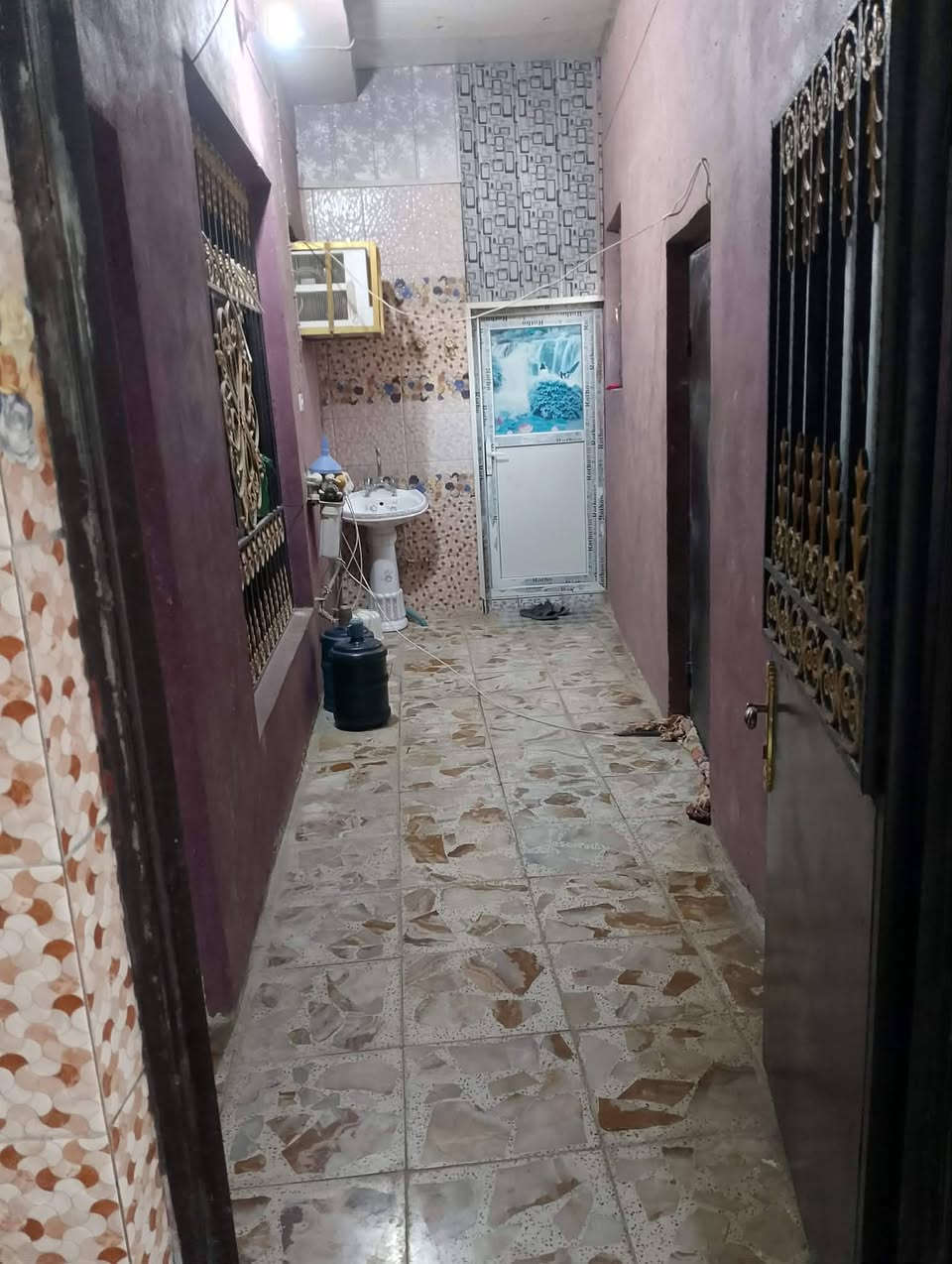 سلام عليكم عقار اللبيع مساحه 200متر يحتو علئ غرف نوم عدد2
صاله مطبخ ستقبال مجمع صحيات بناء درجه اوله طابوك جموهوري صب اساس 3رباطات صطح شتيكر الطفيلي درجه اوله ماء كهرباء موالد ذهبي مدارس عدد 2 تبليط
العنوان الكوفه الصوب الصغير منطقة البو نعمان عمود 20قرب مدرسة المقداد البتدائيه بيع مستعجل محتاج السعر 50وبيه مجال رقم الهاتف ***********
