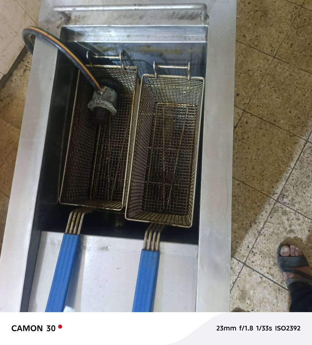 غراض مطعم للبيع بغداد مدينه الصدر سوق الكياره
***********
