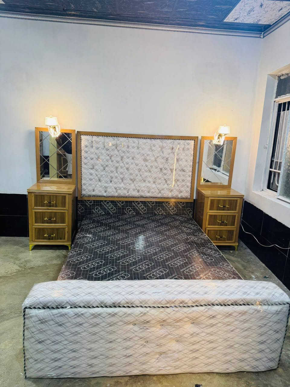غرفه حشب ثقيل خمسه ملم شرط درجه اوله يوجد جميع الفصالات لطلب واستفسار ‏‪***********‬‏
