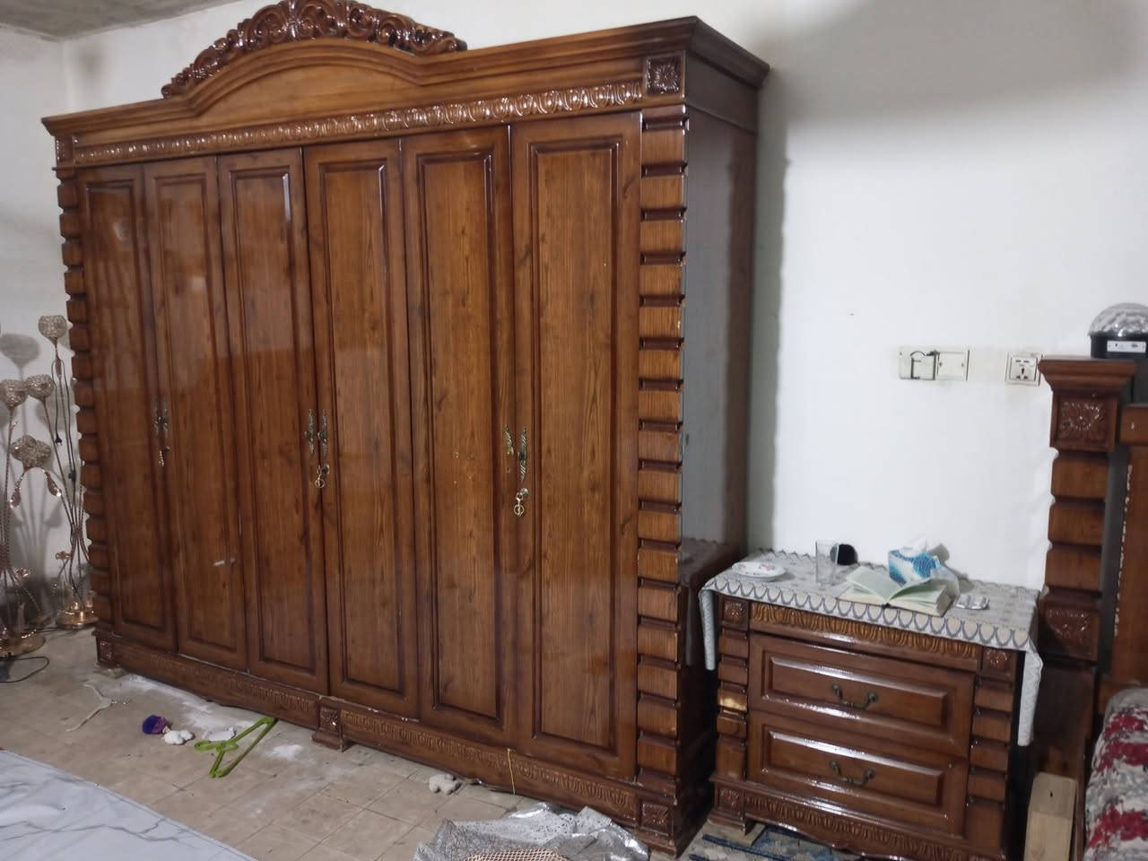 غرفة نوم للبيع مستعجل
جربابة 
كومدي 2
ميز تواليت خمس جرارات
زاوية
كنتور 
بسعر 350
تلفزيون هدية

***********

***********
