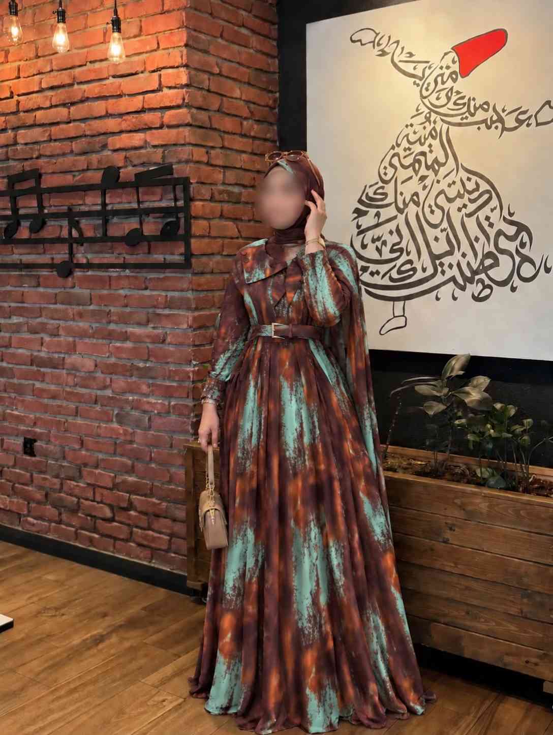 ✨ مجمع علي البيروتي ✨ كل قطعة تحمل ذوقًا مختلفًا. 🤍 🦌فستان جسيكا                                             💰 السعر 20 آلاف دينار. 📏 المقاسات: 38 - 40 - 42 - 44 - 46 - 48. 🚚 يتوفر توصيل إلى جميع محافظات العراق. 📞 للحجز والاستفسار: *********** *********** ✨ الأناقة تبدأ من التفاصيل.
