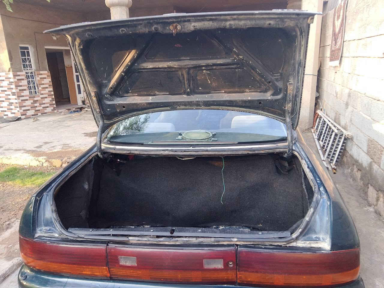 البيع بطه متصل موديل 1992ديكو 2500متصل مكينه جديد ورديتر جديدة دخله هو عندي وكله وعقد مروي مصدق السعر 55وبيه مجال ***********
