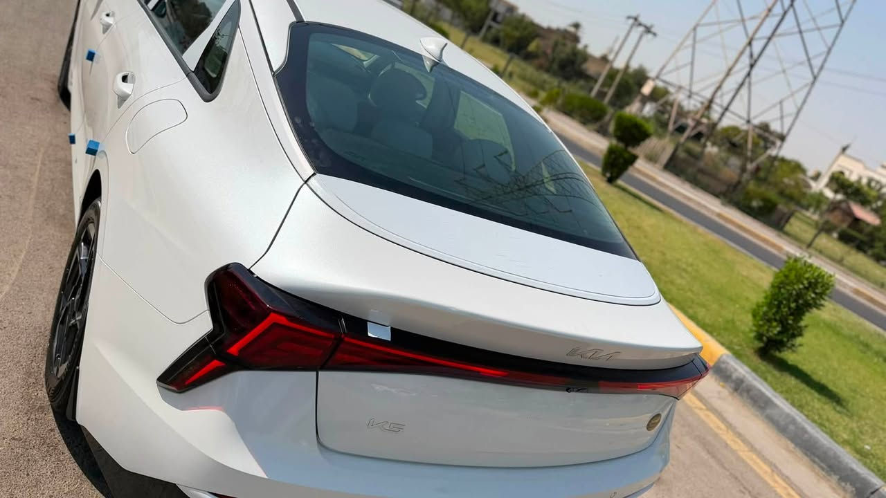 السلام عليكم للبيع k5 2024 خليجي وكالة NIM الرقم اربيل تحويل مباشر ❗️❗️❗️بكلايت LED
سياره فول موصفات بستثناء البنوراما 
بصمه كرسي كهرباء تشغيل عن بعد شاشه متصله محرك 2500 ويل كبير مري كهرباء اريل نفكيتر دشبول دجتل سياره مكفوله كفاله عامه عدا رصعه ع كد اصبعين ومسحوبه bdr سياره بدون رصعات او شخوط او طخات 
سياره ماشيه 69 km
العنوان:بغداد تقاطع درويش حي التراث
السعر: 200 وبيه  مجال
للاستفسار:***********
