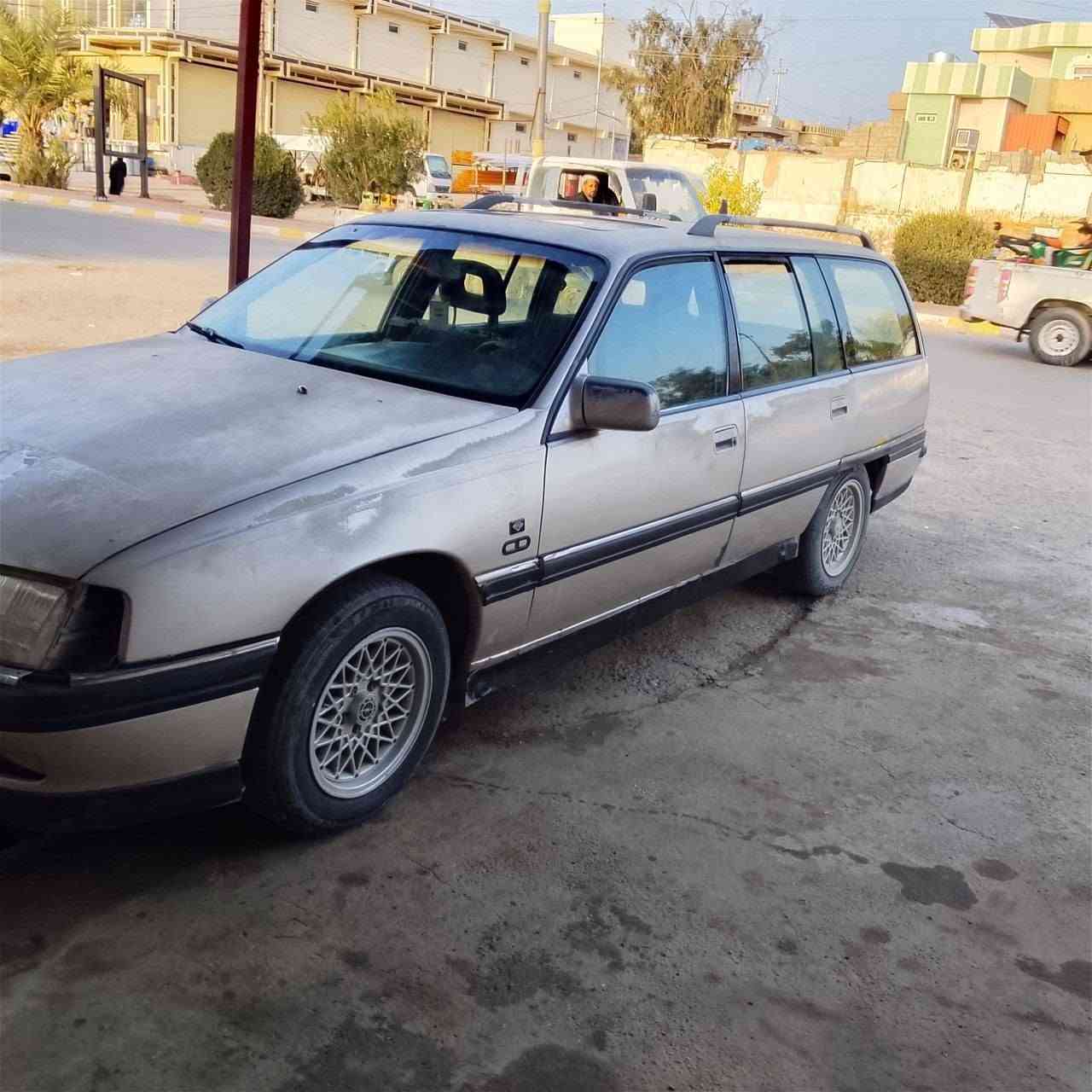 السلام عليكم 
اوبل اوميكا استيشن للبيع 
1992 مشروع وطني تحويل ثاني يوم 
راعيها موجود 
كير ومحرك 20 شرط بيها نواقص 
سنويه 28 
*********** السعر 16
