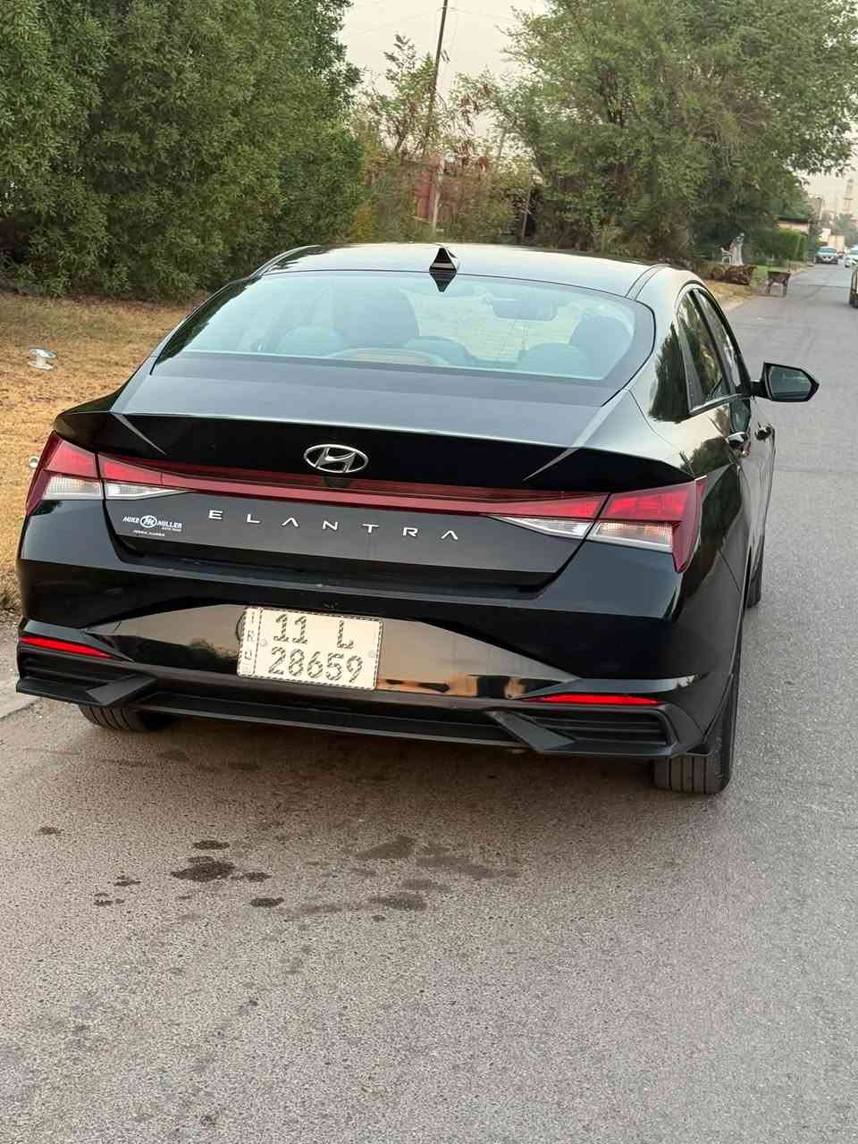 سلام عليكم الانترا 2023لو اسود فول موصفات ما عدا الفتحه  ليها بس بنيد بدل بدون دواخل سياره جاهزه تبريد محرك كير كلشي وارد امريكي سياره سعرها 135وبيها مجال مكان سياره بغداد حي العدل 
رقم تلفون ***********
