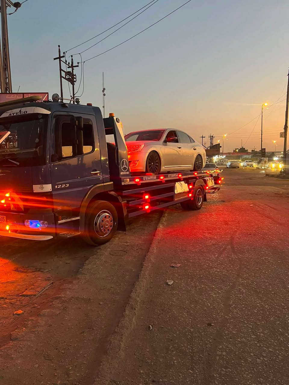 كرين سطحيه لنقل السيارات الحديثة والعاطلة والمضروبة داخل النجف و خارج النجف على مدار ٢٤ ساعه لاتصال (***********)
