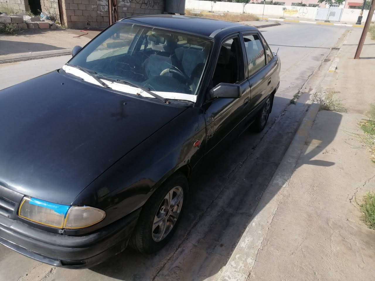 اوبل استرا رقم بغداد موديل 95 مشروع وطني لل 27  صبغ عام رش بسبب الجلح لا ضربه ولا خياس فقط شويه باب السايق اكو خياس كيرها بي خلل كهربائي تمشي ما بيها شي بس يخربط الكير  سعرها 31 وبيها مجال ***********

نص مكتوب في الصور:
- قبل الصبغ