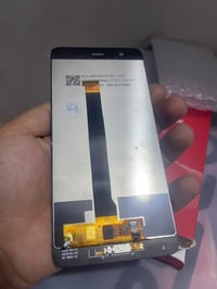 / شاشة هاتف جديدة نوع Huawei P10 قيم واخذ بما يرضى به الله لا اعرف سعر...