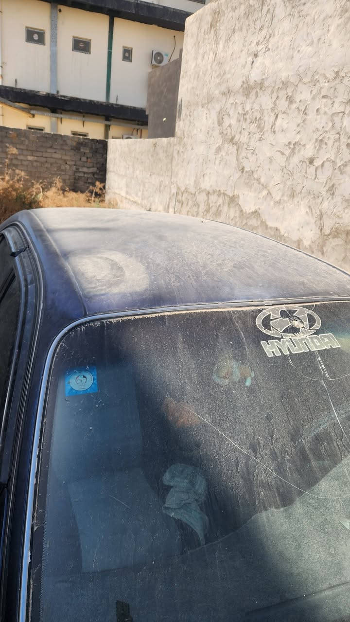 سوناتا للبيع موديل ٩٣ سنوية ٢٨  تحويل ثاني يوم تبريد شغال.. محرك جديد ..كير عاطل ما تمشي يعني بس وبالنسبه للكير حساس واحد اتوماتيك والسيارة بدون صبغ جارده الي يريدها موجوده بعقوبه والسعر ٣٠ بيها مجال بسيط
