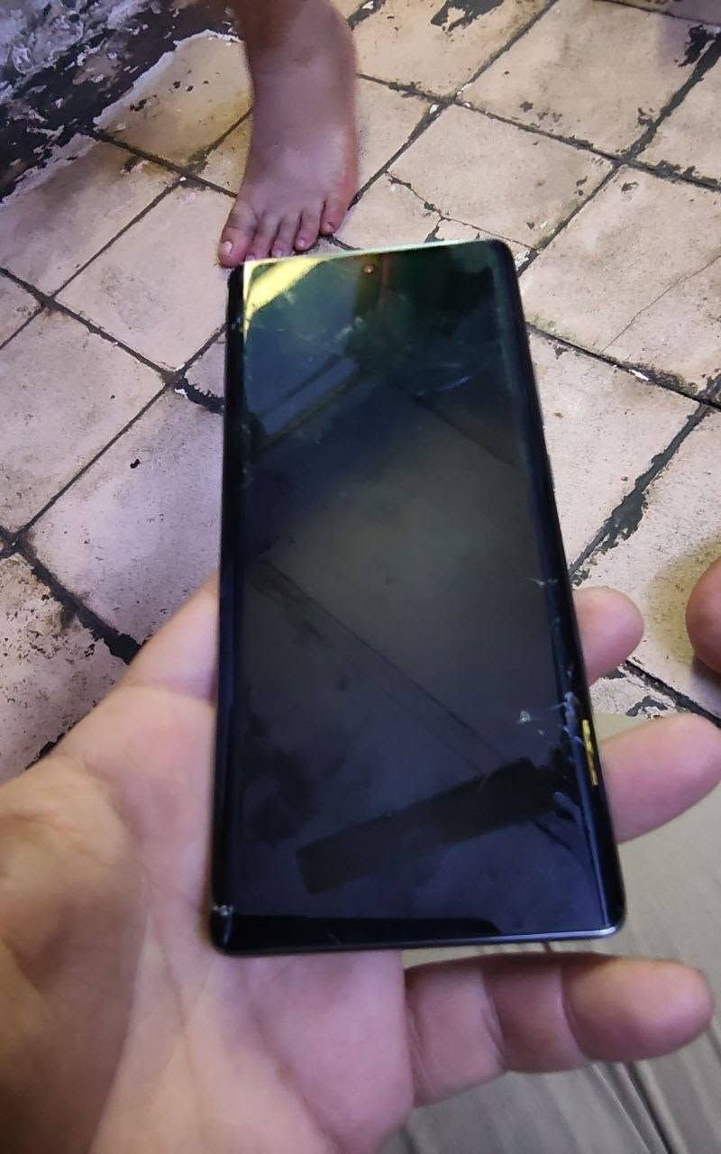 هاتف للبيع انفنكس هوت 60 برو بلاس للبيع مكسور شاشته بس يشتغل فول واكف المس من يم البرده بس يشتغل فول اذكره 256 عشوائيه 8 السعر 150 وبيه مجال حك الجيه الرقم *********** البياع حي الرسالة الثانيه
