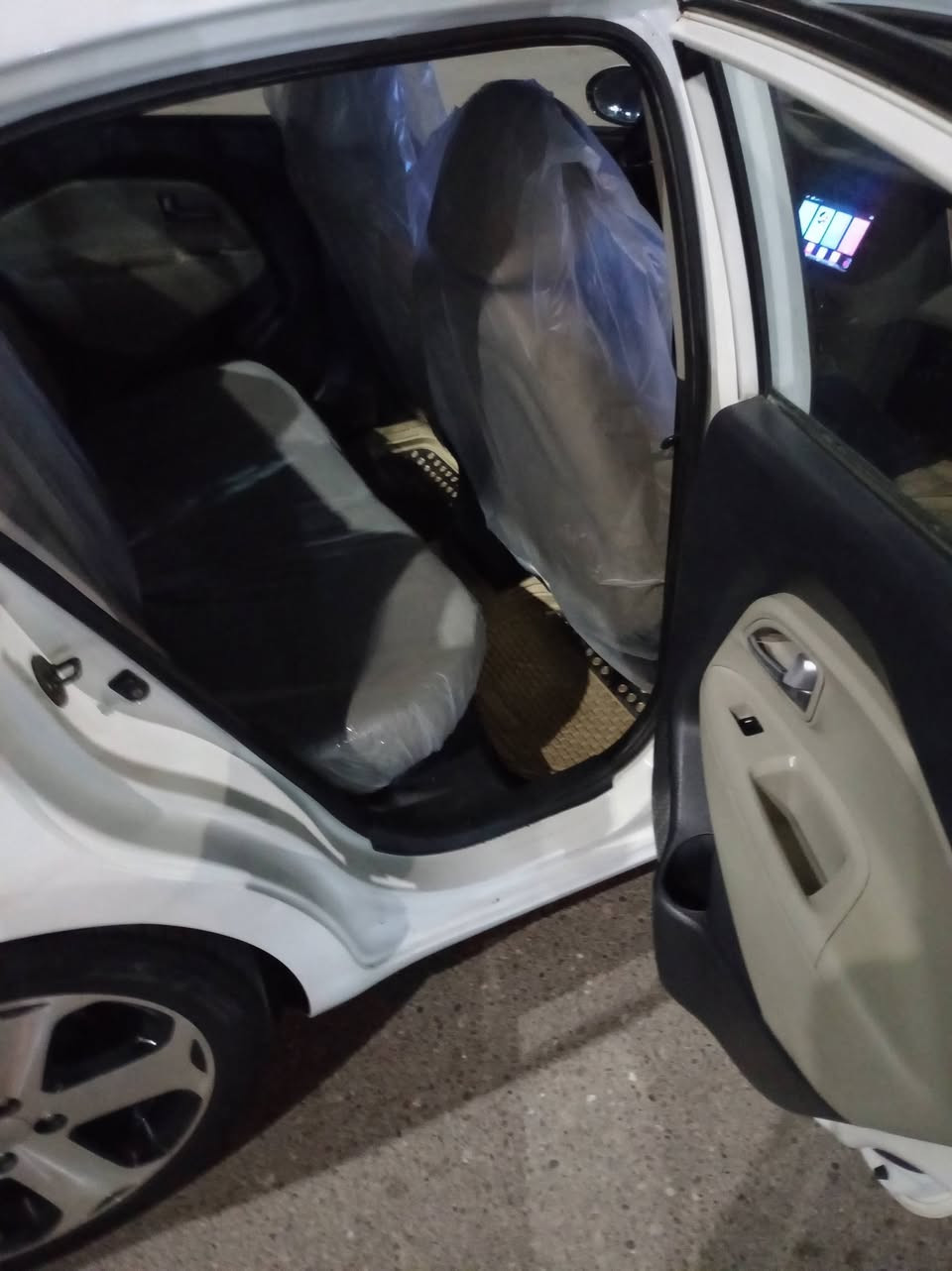 كيا ريو مديل 2014 خليجي جاهزه من كلشي مكينه وكير كفاله 1600 دوش تبريد حداديه جاهزه السعر 83 رقم بصره دولي سنويه 2030 مكانه السياره بصره رقم الهاتف ***********
