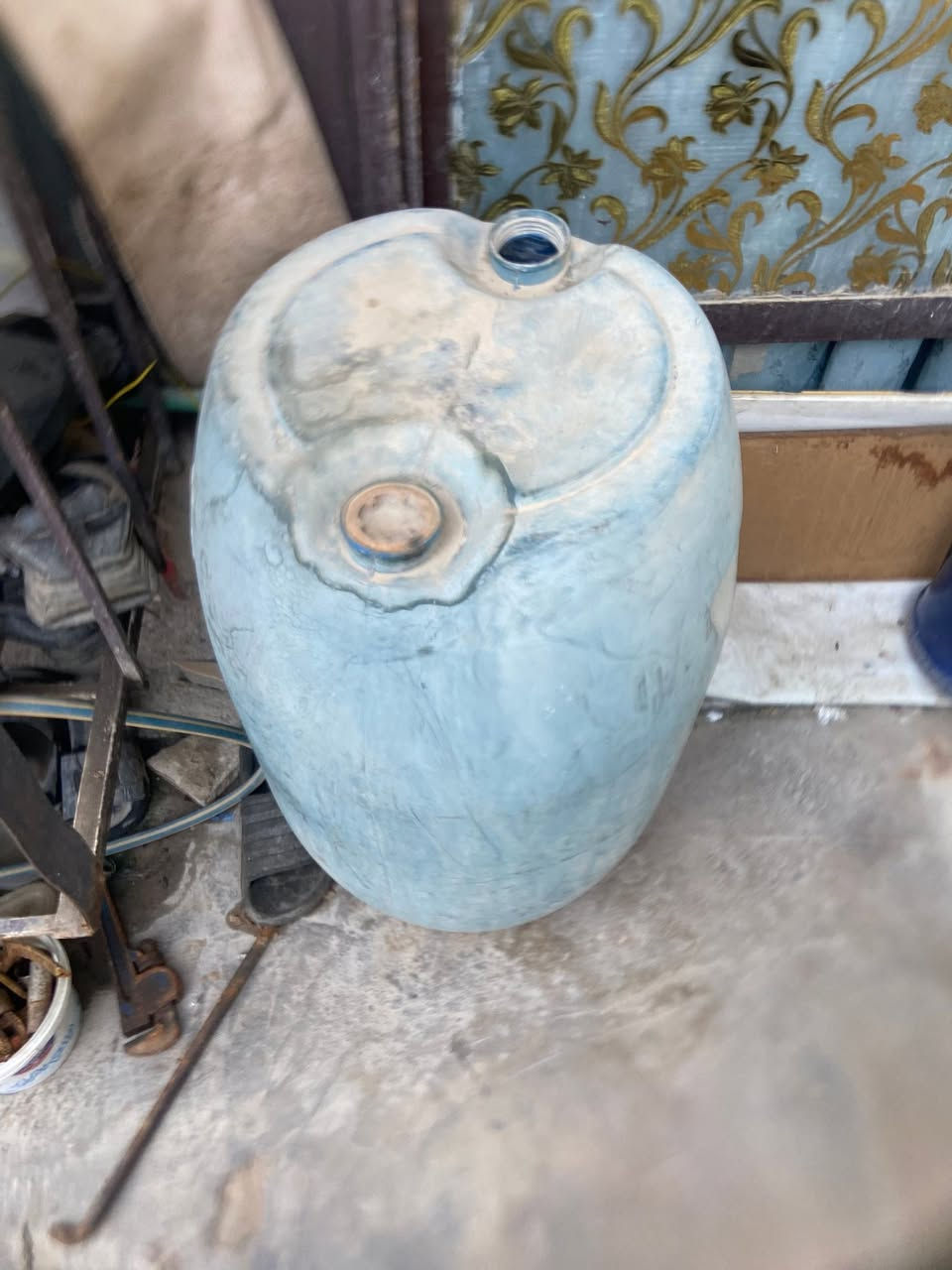 برميل نفط • نظيف • مقابل كباب بركات