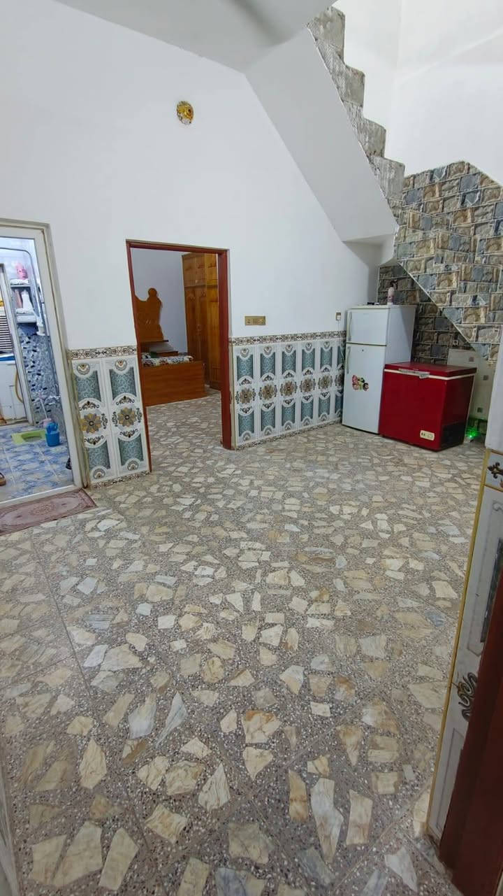 السلام عليكم عرض بلاش دار للبيع مساحة 70 متر مال جناي شغل فول درجة أولا اساس صب سقف صب مركزي جسور مو حصيرة يحتوي على استقبال + صالة+ غرفة +مطبخ+ حمامات 2+ مكشوفه + بيتونة كهرباء دفن ماء دفن جاهز من كولشي جيب غراضك وسكن كل الخدمات متوفرة مرقم بلدية جاهز للتطويب عنوان كوفة شارع الزوار قرب جنات الكوفة خلف مجمع جوهرة العرب مراوس سيارة / تانكي كيزر ماطور معة الدار السعر 21 بي مجال للشراي اتصال واتساب ***********
