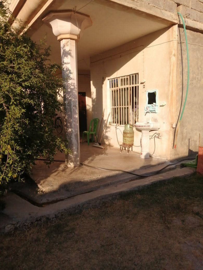 🏡 بيت للبيع – سعر مناسب 🏡
للبيع بيت في حي النداء، موقع ممتاز قرب مستوصف الصدر وخلف حسينية الحبل المتين.
📐 المساحة: 420 م²
📄 السند: زراعي
مواصفات البيت:
استقبال واسع
غرفتا نوم
مطبخ
حمام داخلي
تواليت خارجي
طابق ثانٍ يحتوي على نصف غرفة (بدون صبة)
📍 موقع هادئ وقريب من مدرسة حسن بن علي ومدرسة المجد الابتدائية فقط شارع بيناتهم
للاستفسار والتواصل يرجى مراسلتي على الخاص أو الاتصال. 📞📞 ***********
