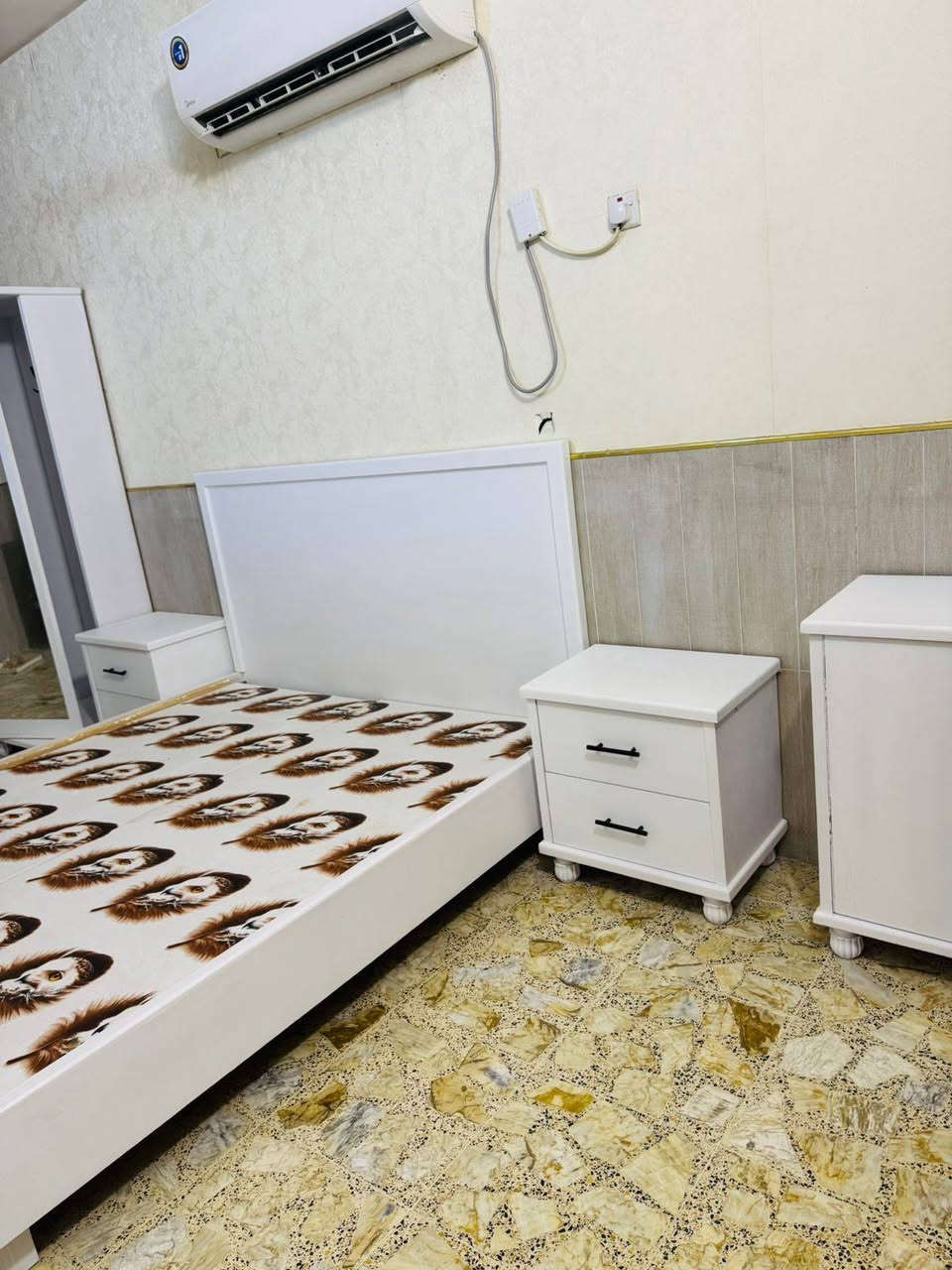 سلام عليكم غرفة نوم جديده للبيع سعرمليون وربع واتساب ***********
