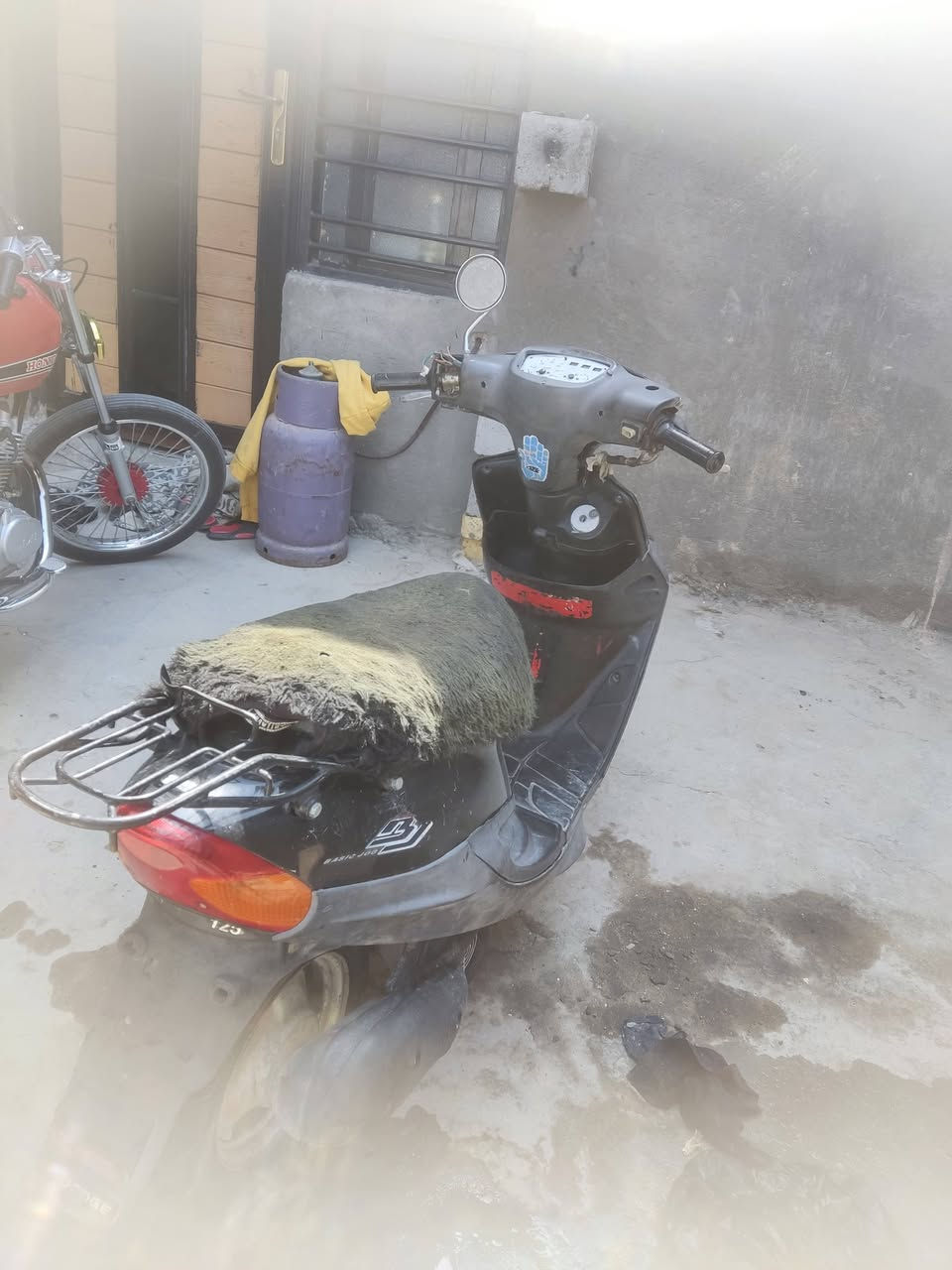 دراجه بيجي دراجه شلعه شك الكاع ومكينه مامفتوحه وين ماتريد افحص بس عوزه دوشمه مال كشن فقط س250 وبيه مجال رقمي ***********
