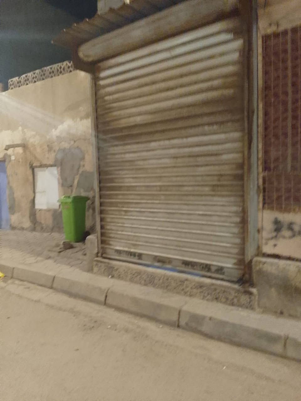 للبيع بسعر مناسب 
هذا رقم صاحب الغراض ***********
